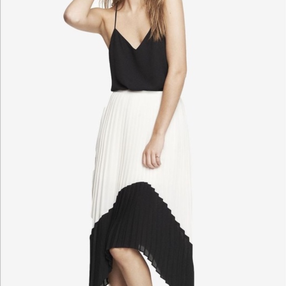 NWOT Express Asymmetrical skirt white/black - 00